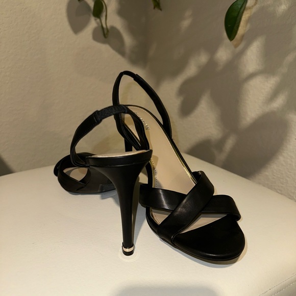 Kenneth Cole Brandy 85 Sandal - Picture 1 of 4